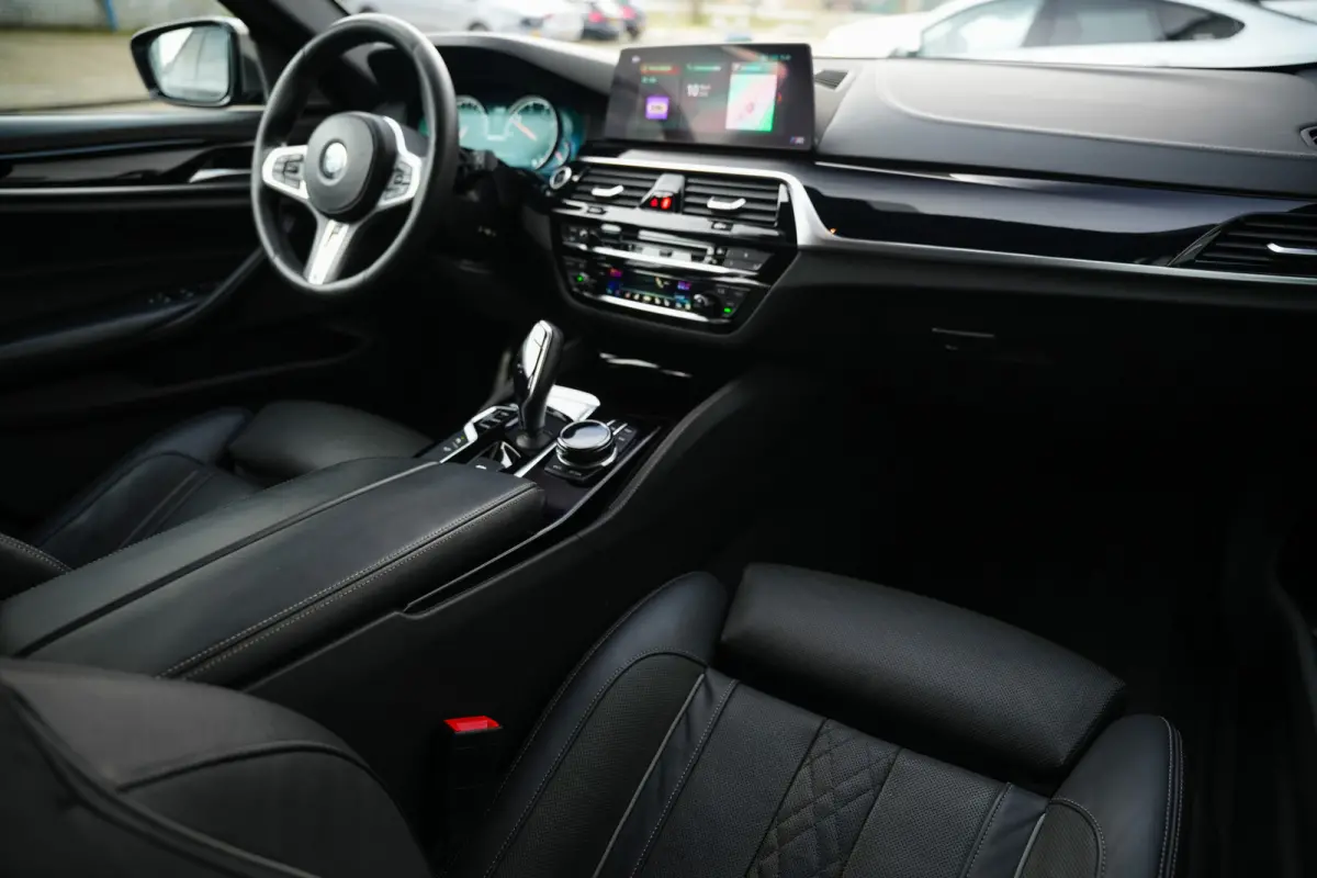 M550d 400pk xDrive High Executive M-Sportpakket /BTW-Auto/ Led-Koplamp/ Leder/ Sport-Stoelen/ Stoel.Verw/ Head-Up/ Keyless/ Harman&Kardon/ 360-Camera/ 20'' LMV