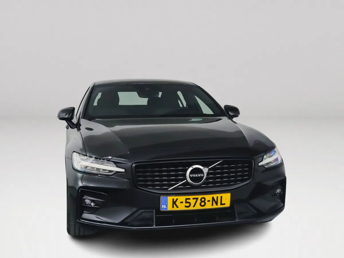 B4 R-Design | Park Assist | Stoel- en Stuurverwarming | Cruise control | Elektrische stoelen