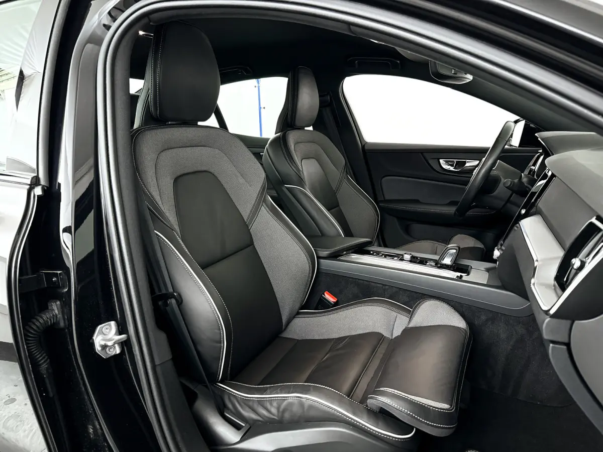 B4 R-Design | Park Assist | Stoel- en Stuurverwarming | Cruise control | Elektrische stoelen