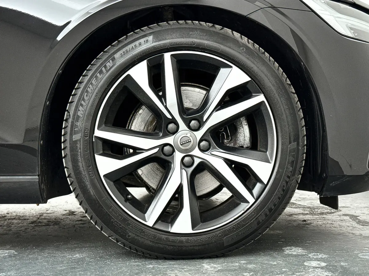 B4 R-Design | Park Assist | Stoel- en Stuurverwarming | Cruise control | Elektrische stoelen