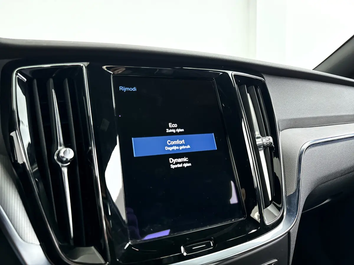 B4 R-Design | Park Assist | Stoel- en Stuurverwarming | Cruise control | Elektrische stoelen