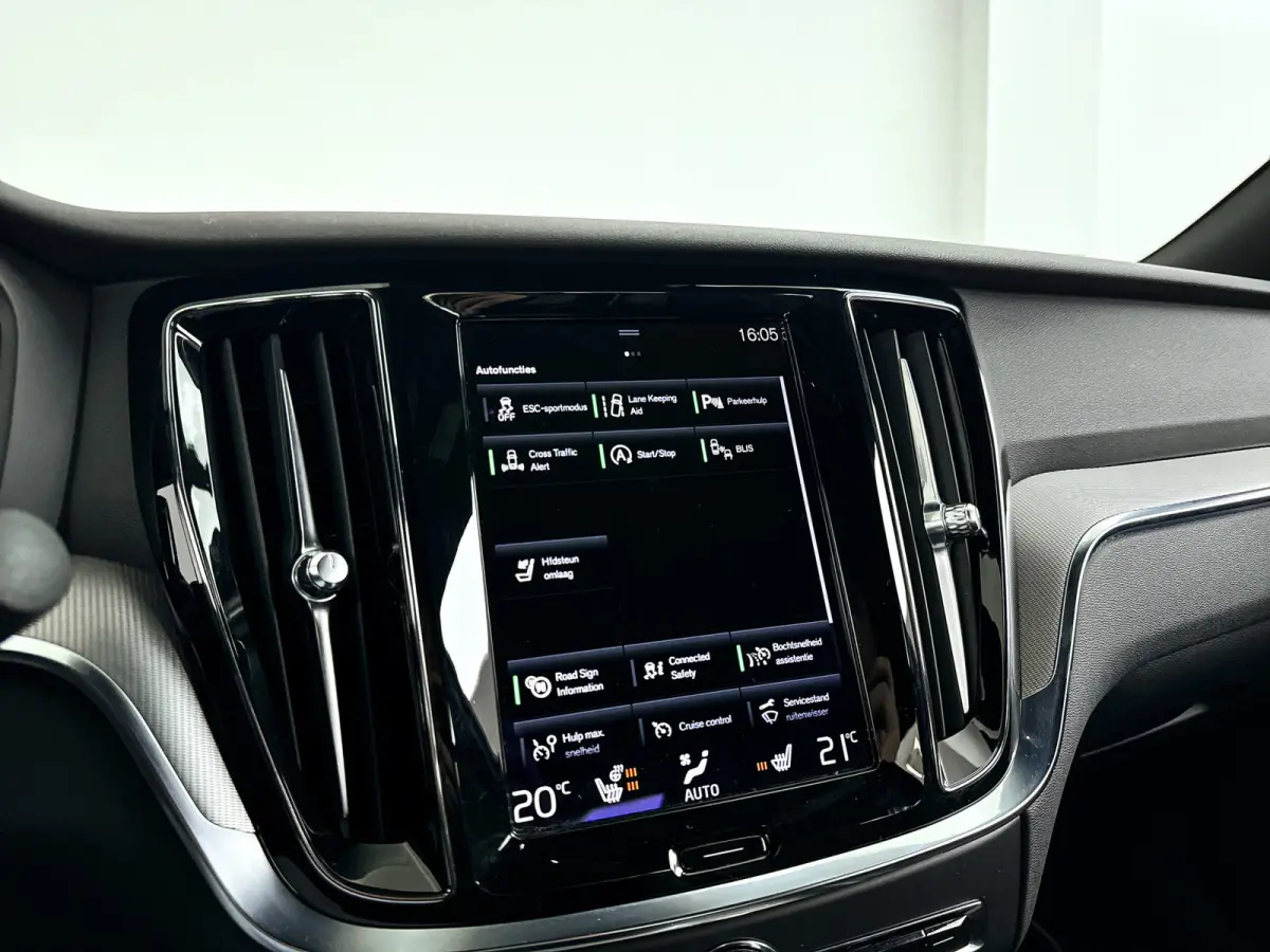 B4 R-Design | Park Assist | Stoel- en Stuurverwarming | Cruise control | Elektrische stoelen