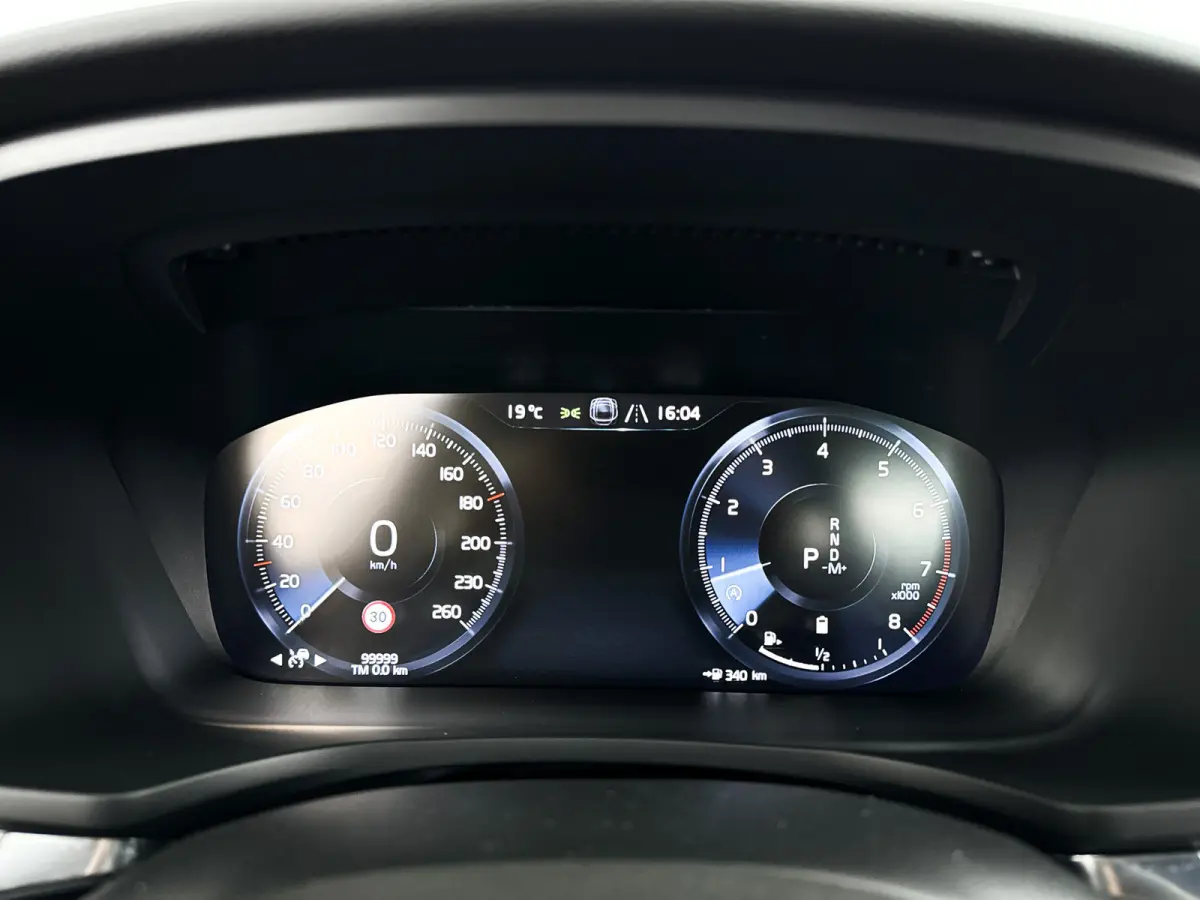 B4 R-Design | Park Assist | Stoel- en Stuurverwarming | Cruise control | Elektrische stoelen