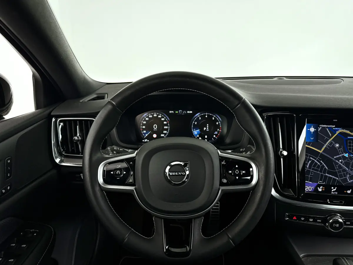 B4 R-Design | Park Assist | Stoel- en Stuurverwarming | Cruise control | Elektrische stoelen