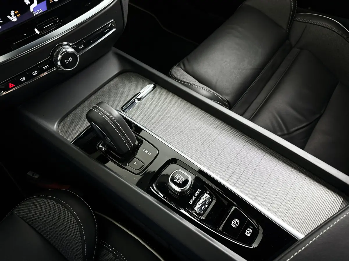 B4 R-Design | Park Assist | Stoel- en Stuurverwarming | Cruise control | Elektrische stoelen
