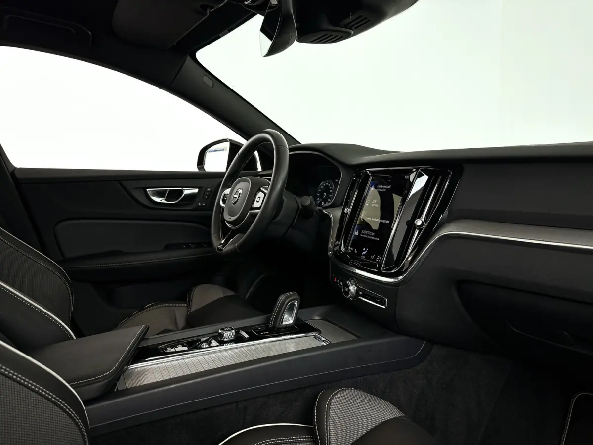 B4 R-Design | Park Assist | Stoel- en Stuurverwarming | Cruise control | Elektrische stoelen