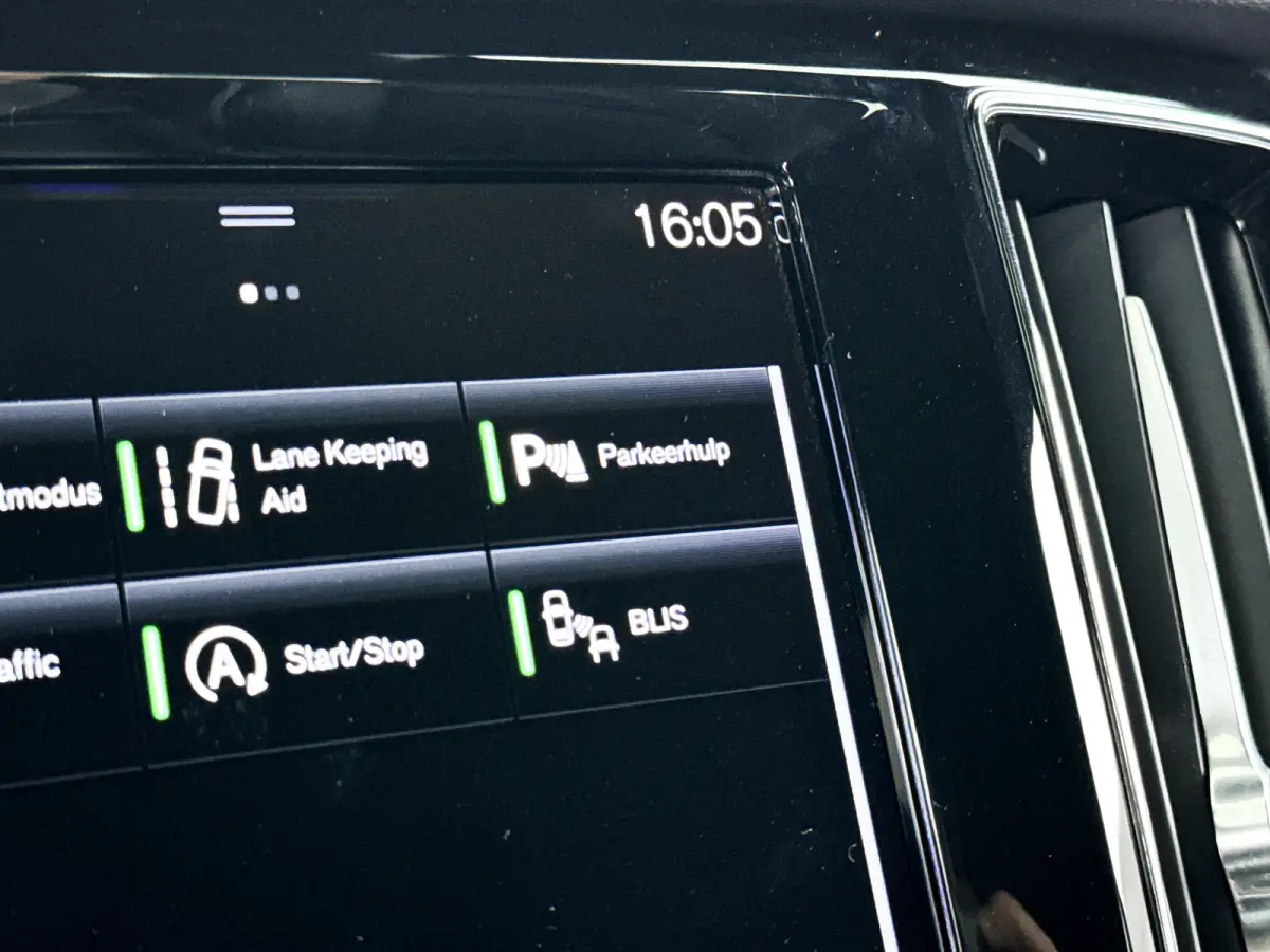 B4 R-Design | Park Assist | Stoel- en Stuurverwarming | Cruise control | Elektrische stoelen