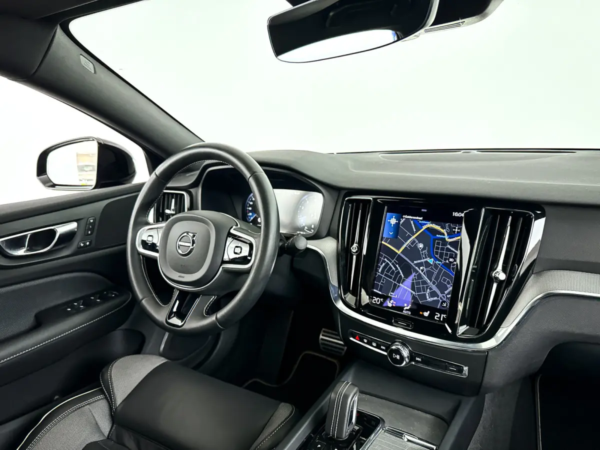 B4 R-Design | Park Assist | Stoel- en Stuurverwarming | Cruise control | Elektrische stoelen