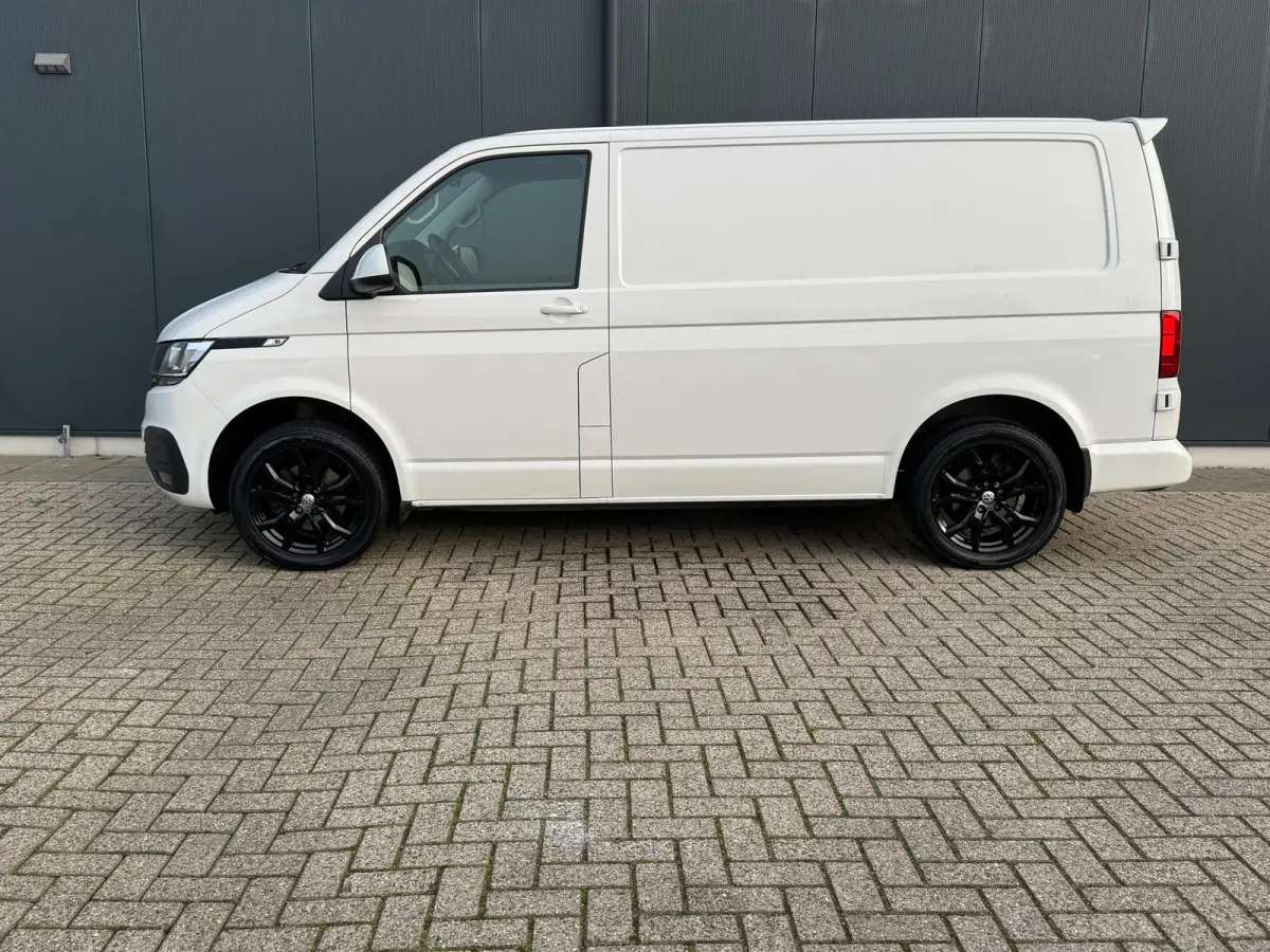 * Automaat L1H1 * Parkeercamera * Navigatiesysteem * Cruise Control * LM Velgen *