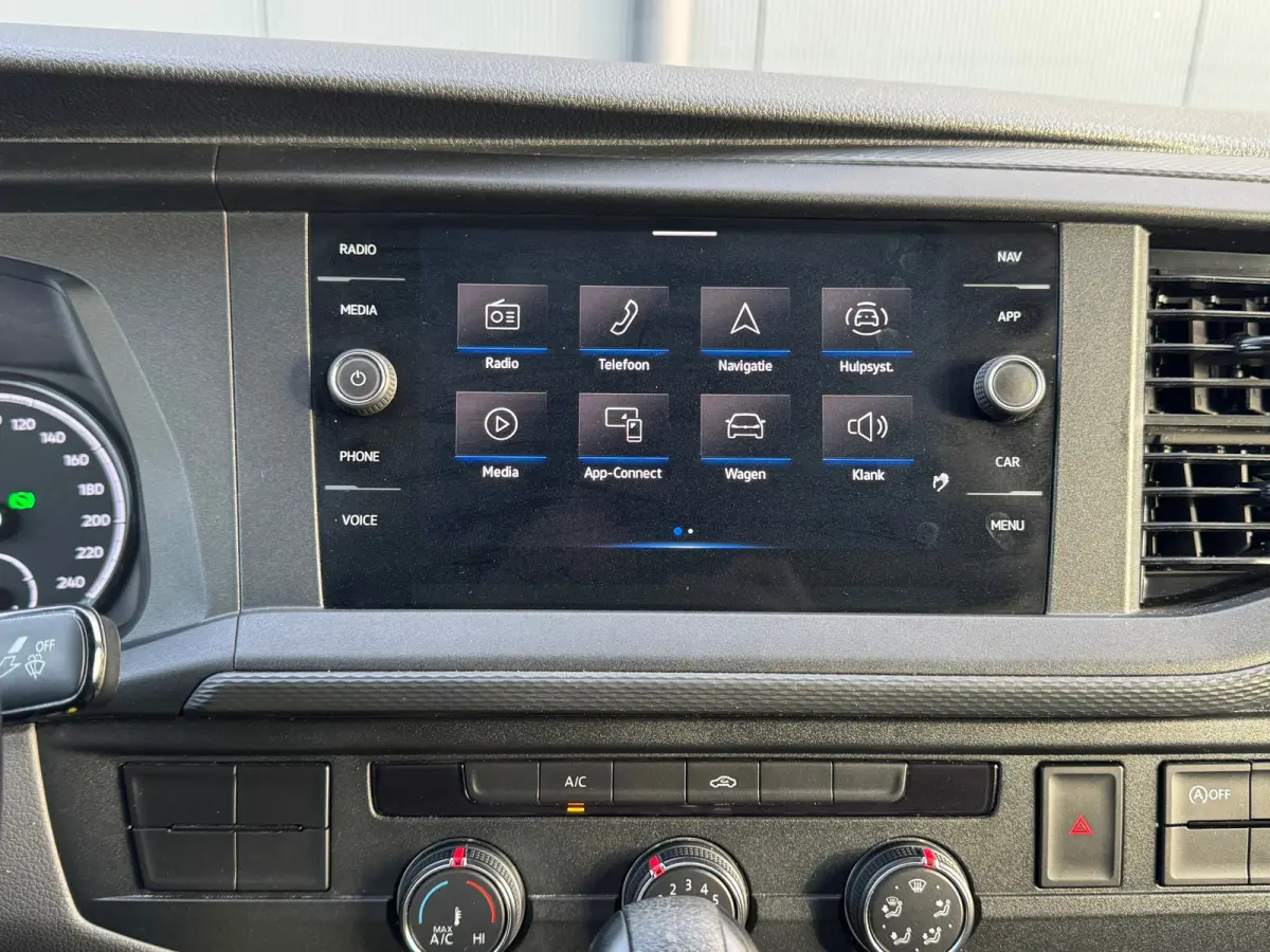 * Automaat L1H1 * Parkeercamera * Navigatiesysteem * Cruise Control * LM Velgen *