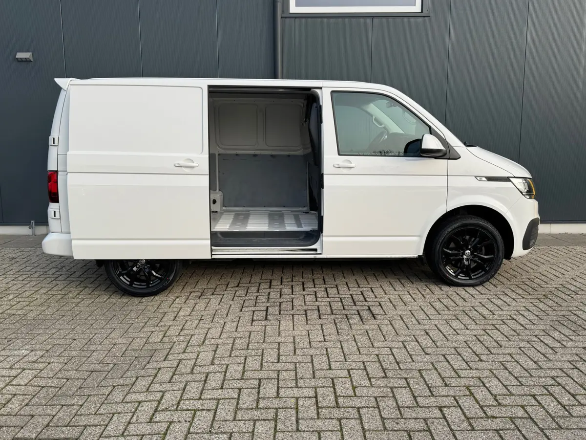 * Automaat L1H1 * Parkeercamera * Navigatiesysteem * Cruise Control * LM Velgen *