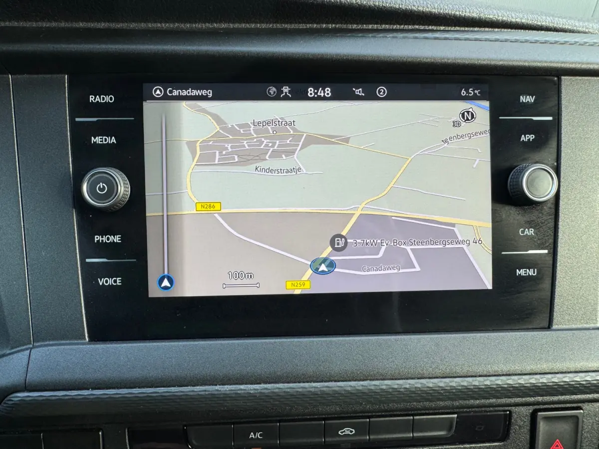 * Automaat L1H1 * Parkeercamera * Navigatiesysteem * Cruise Control * LM Velgen *