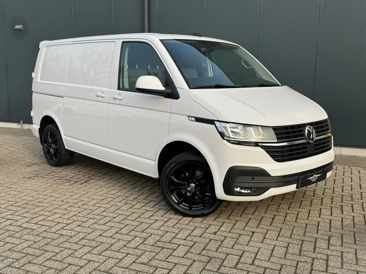 * Automaat L1H1 * Parkeercamera * Navigatiesysteem * Cruise Control * LM Velgen *