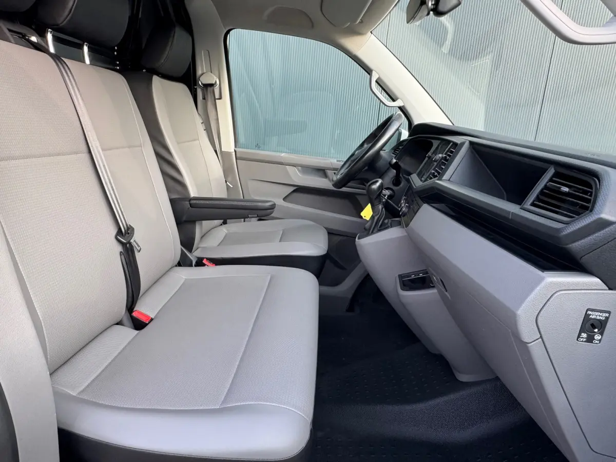 * Automaat L1H1 * Parkeercamera * Navigatiesysteem * Cruise Control * LM Velgen *