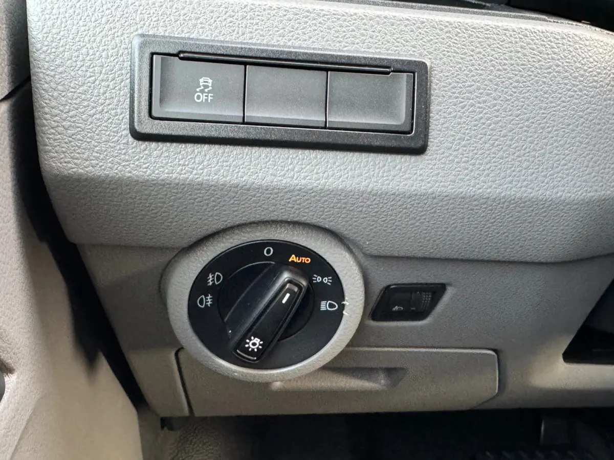 * Automaat L1H1 * Parkeercamera * Navigatiesysteem * Cruise Control * LM Velgen *