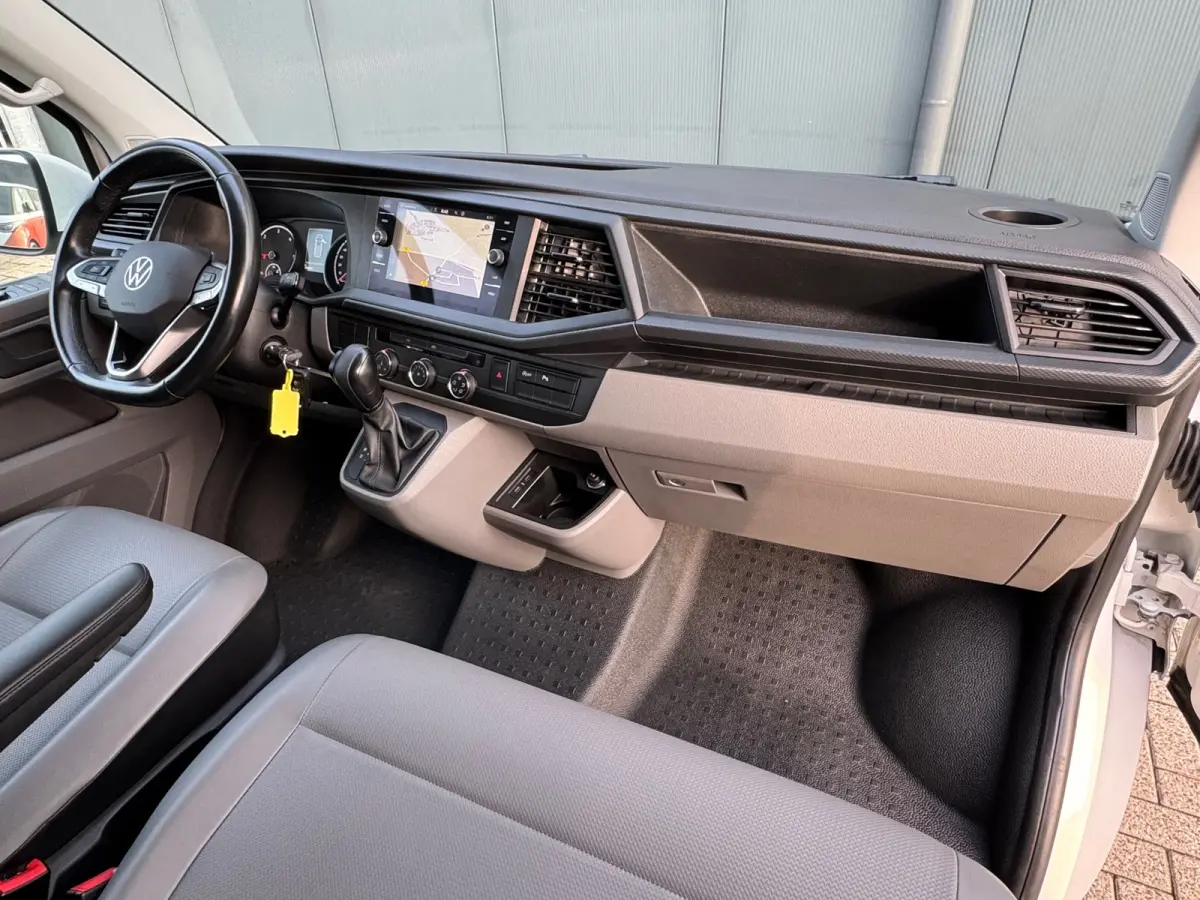 * Automaat L1H1 * Parkeercamera * Navigatiesysteem * Cruise Control * LM Velgen *