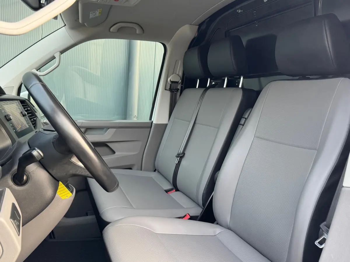 * Automaat L1H1 * Parkeercamera * Navigatiesysteem * Cruise Control * LM Velgen *