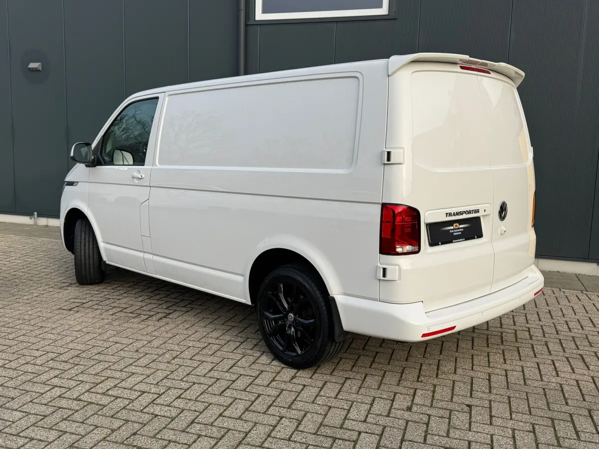 * Automaat L1H1 * Parkeercamera * Navigatiesysteem * Cruise Control * LM Velgen *