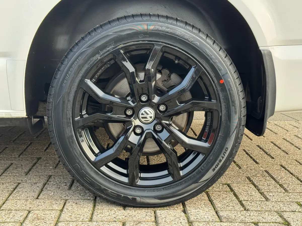 * Automaat L1H1 * Parkeercamera * Navigatiesysteem * Cruise Control * LM Velgen *