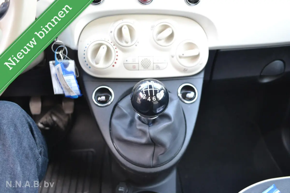 1.0 Hybrid Lounge, Airco, navigatie.