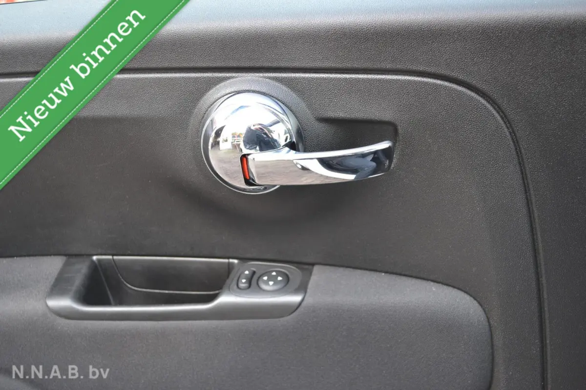 1.0 Hybrid Lounge, Airco, navigatie.
