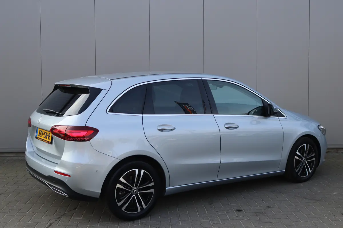 B200 177PK Automaat Mild-Hybrid Luxury Camera/Cruise-control/Elektr.-achterklep/Stoel-stuurverwarming