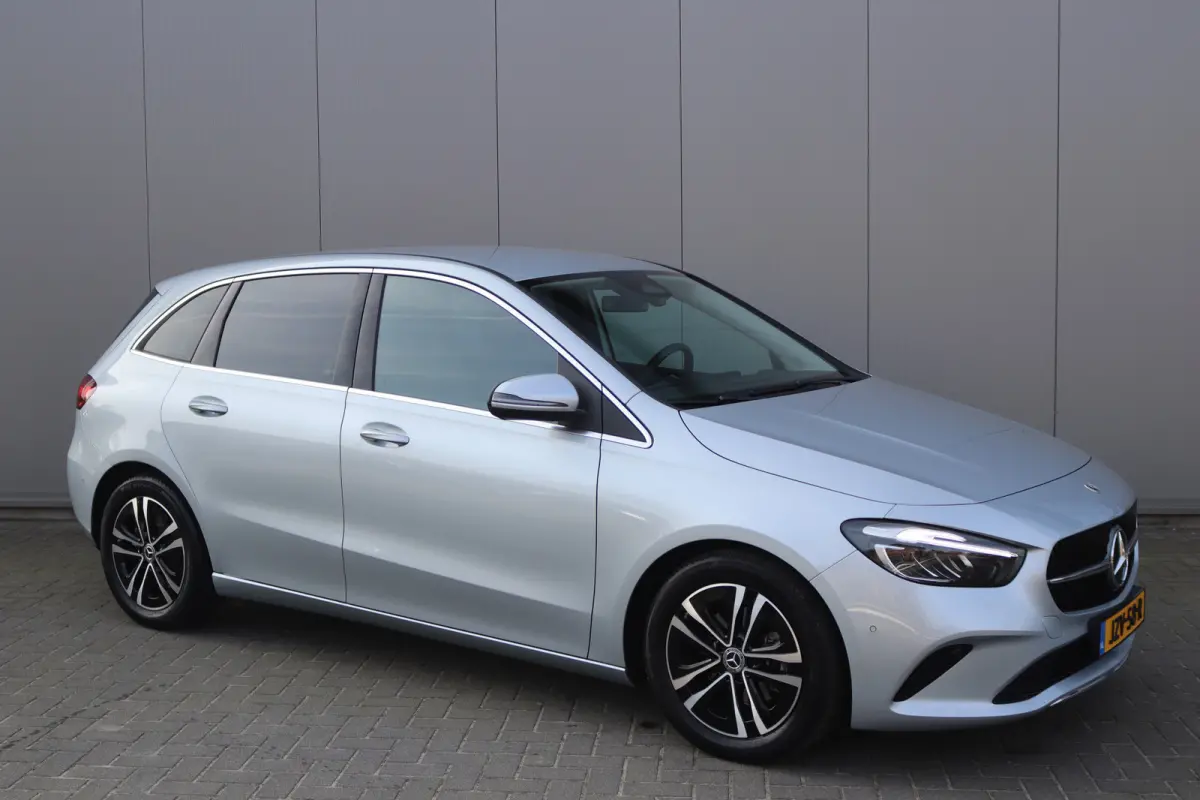 B200 177PK Automaat Mild-Hybrid Luxury Camera/Cruise-control/Elektr.-achterklep/Stoel-stuurverwarming
