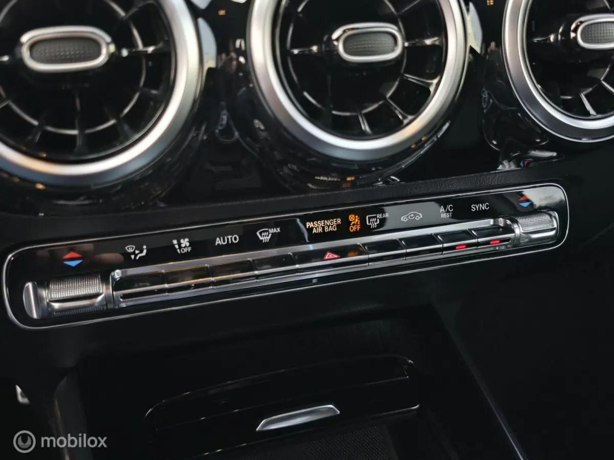 180 AMG LED CARPLAY CLIMA CRUISE STOELVERW.