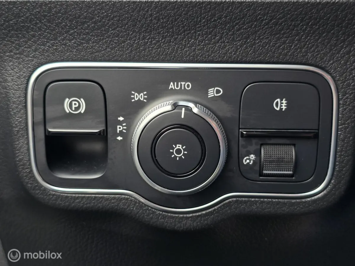 180 AMG LED CARPLAY CLIMA CRUISE STOELVERW.