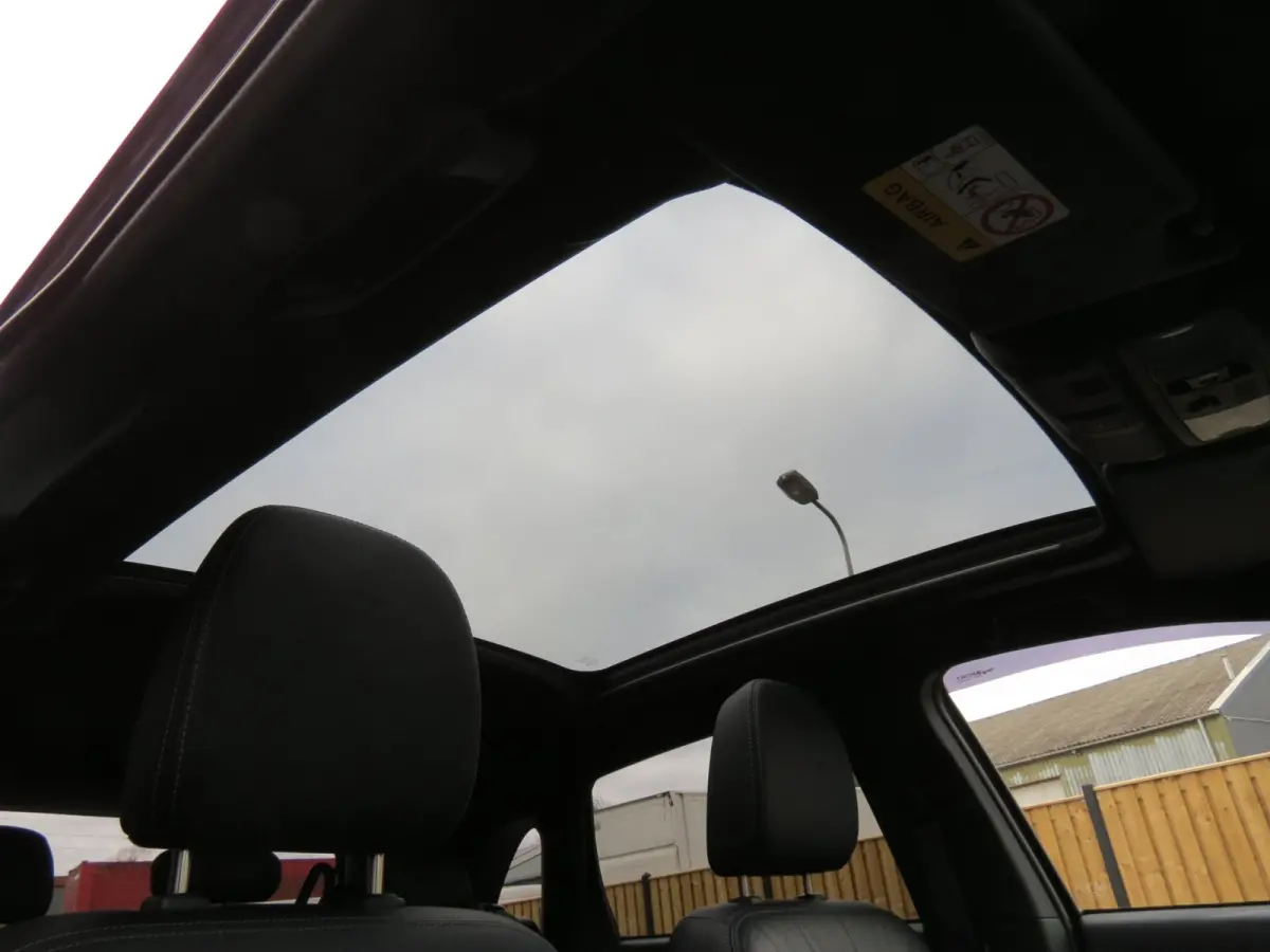 2.0 Instyle AUTOMAAT | 1e EIGENAAR | PANORAMADAK | TREKHAAK | DEALER ONDERHOUDEN | LEER | STOELVERWARMING | CAMERA