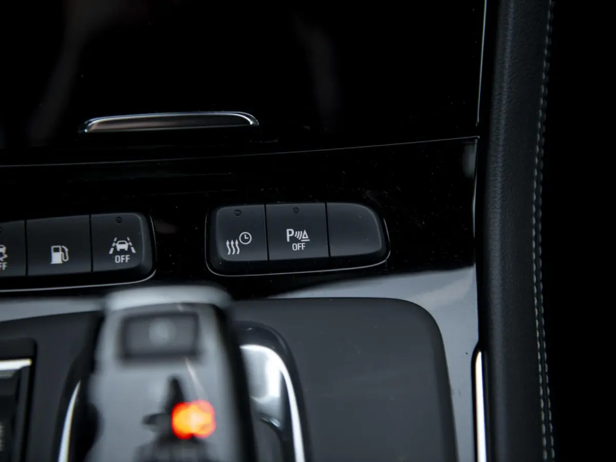 1.6 Turbo Hybrid Business Elegance | Elektr. achterklep m.sensor | Keyless | Navi | Carplay & Android Auto
