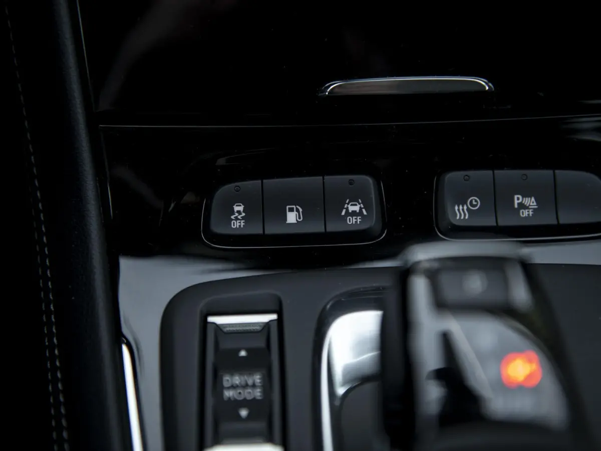 1.6 Turbo Hybrid Business Elegance | Elektr. achterklep m.sensor | Keyless | Navi | Carplay & Android Auto