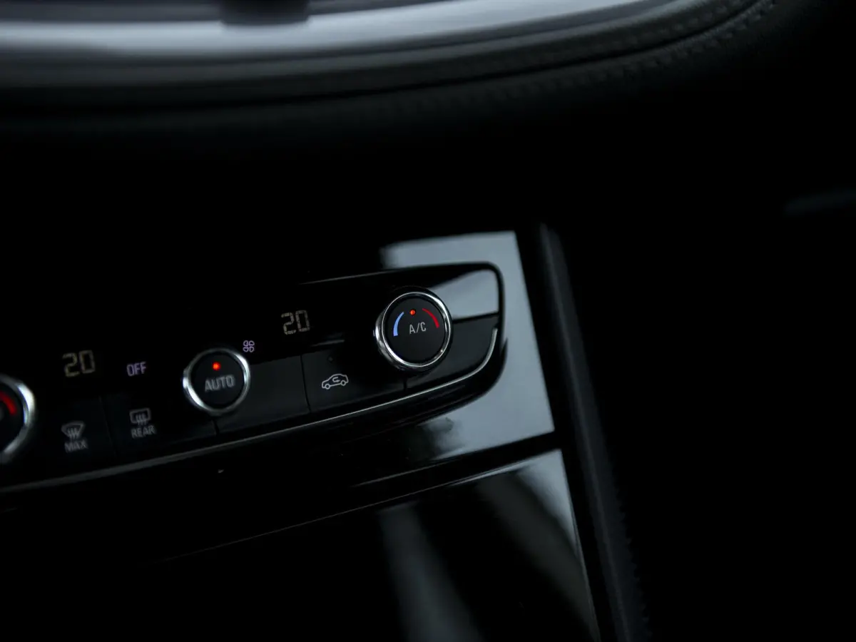 1.6 Turbo Hybrid Business Elegance | Elektr. achterklep m.sensor | Keyless | Navi | Carplay & Android Auto