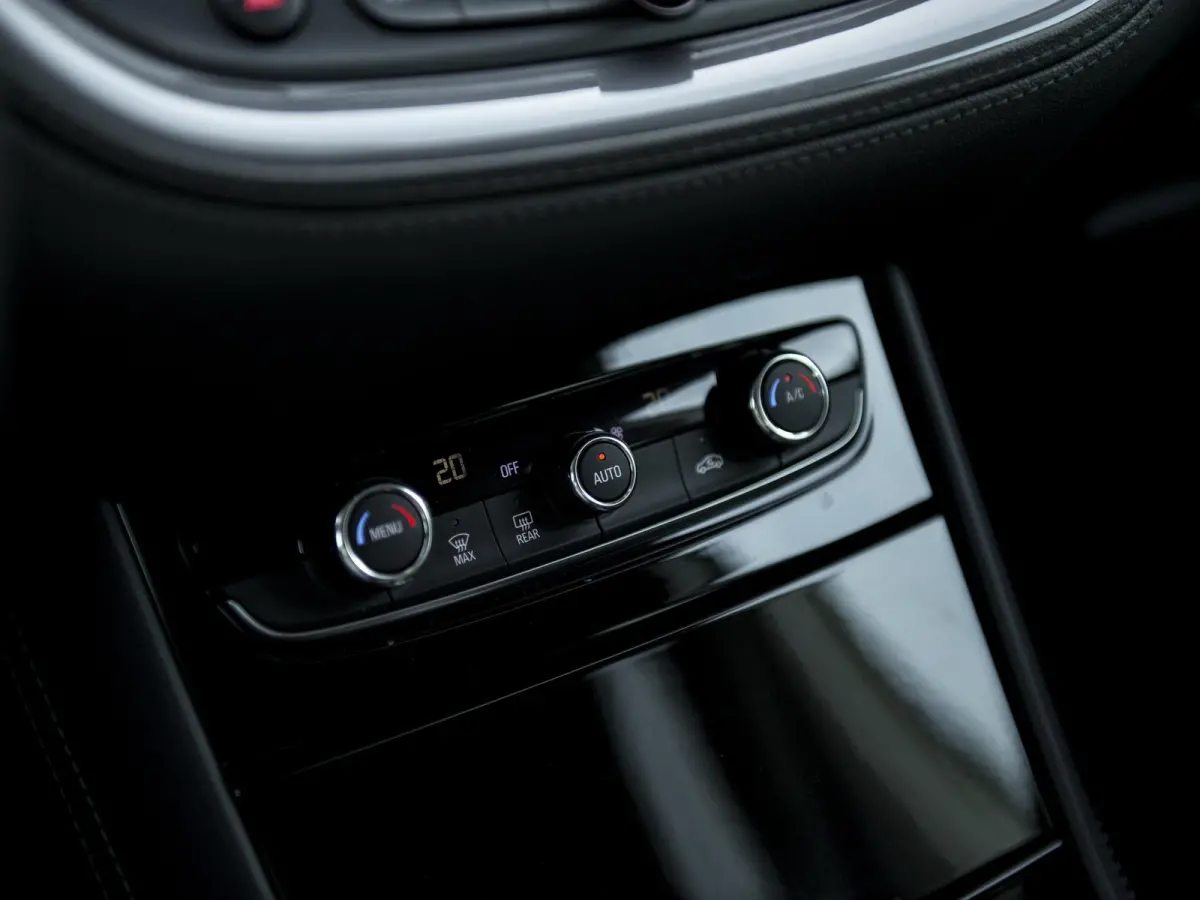 1.6 Turbo Hybrid Business Elegance | Elektr. achterklep m.sensor | Keyless | Navi | Carplay & Android Auto
