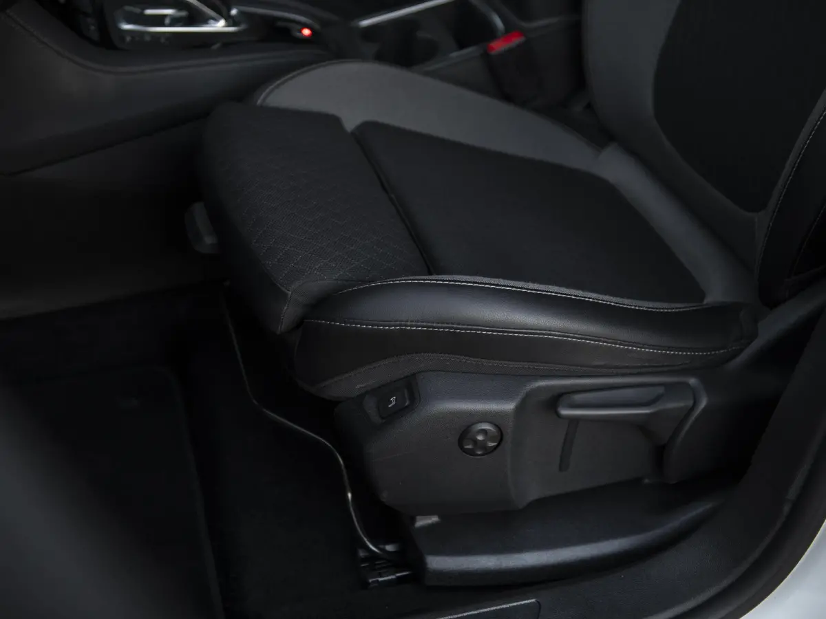1.6 Turbo Hybrid Business Elegance | Elektr. achterklep m.sensor | Keyless | Navi | Carplay & Android Auto