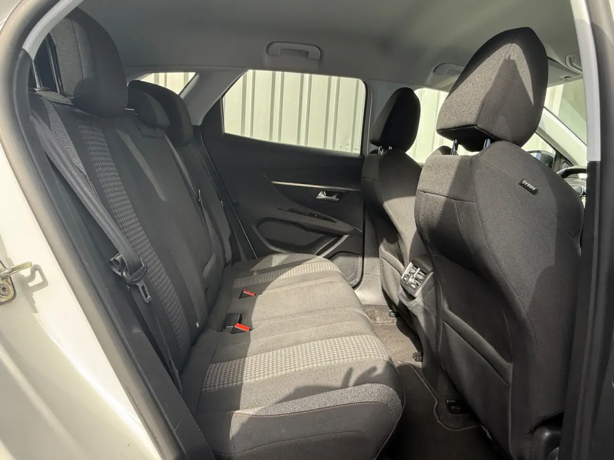 1.2 PureTech Executive DistributieVV,2e Eigenaar,Trekhaak,CarPlay,Camera,Navi,Cruise,Climate,Navi,PDC,N.A.P!