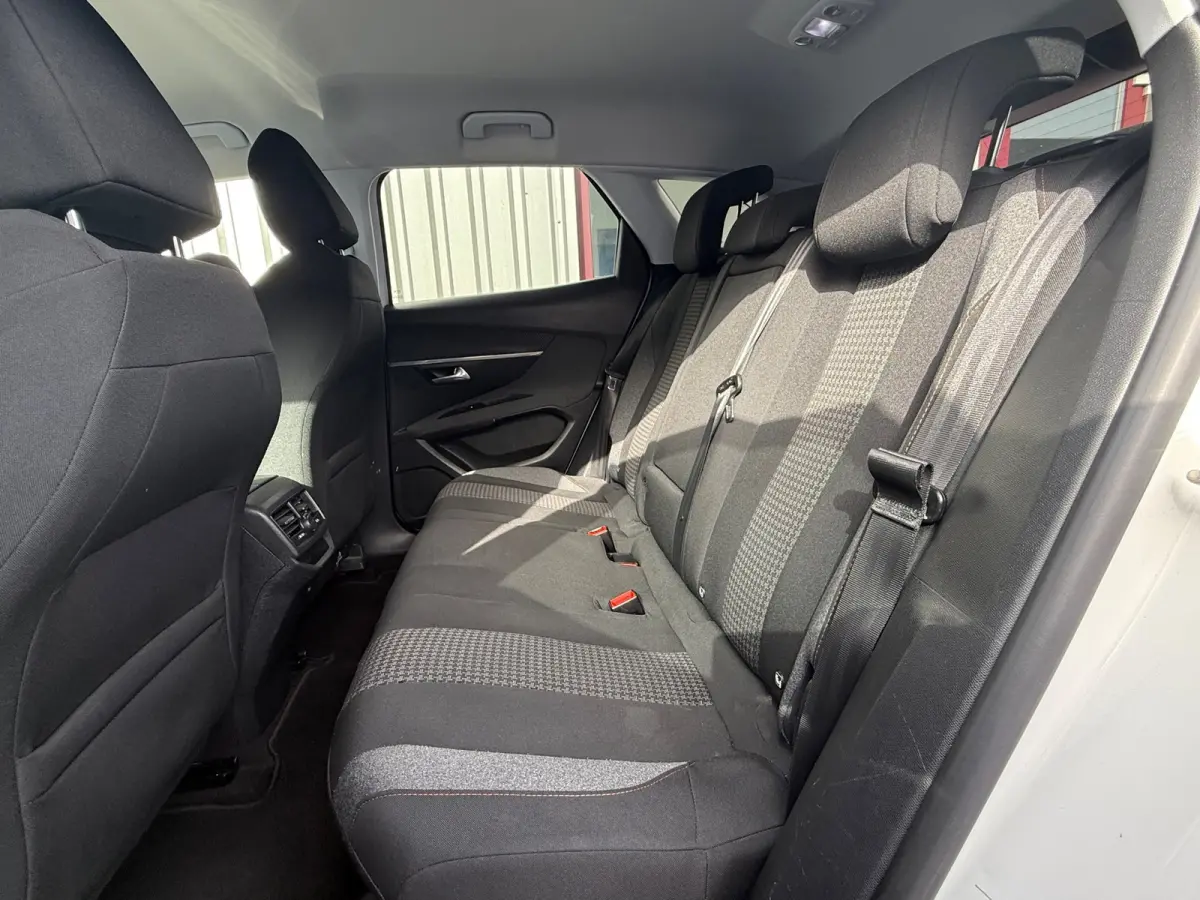 1.2 PureTech Executive DistributieVV,2e Eigenaar,Trekhaak,CarPlay,Camera,Navi,Cruise,Climate,Navi,PDC,N.A.P!