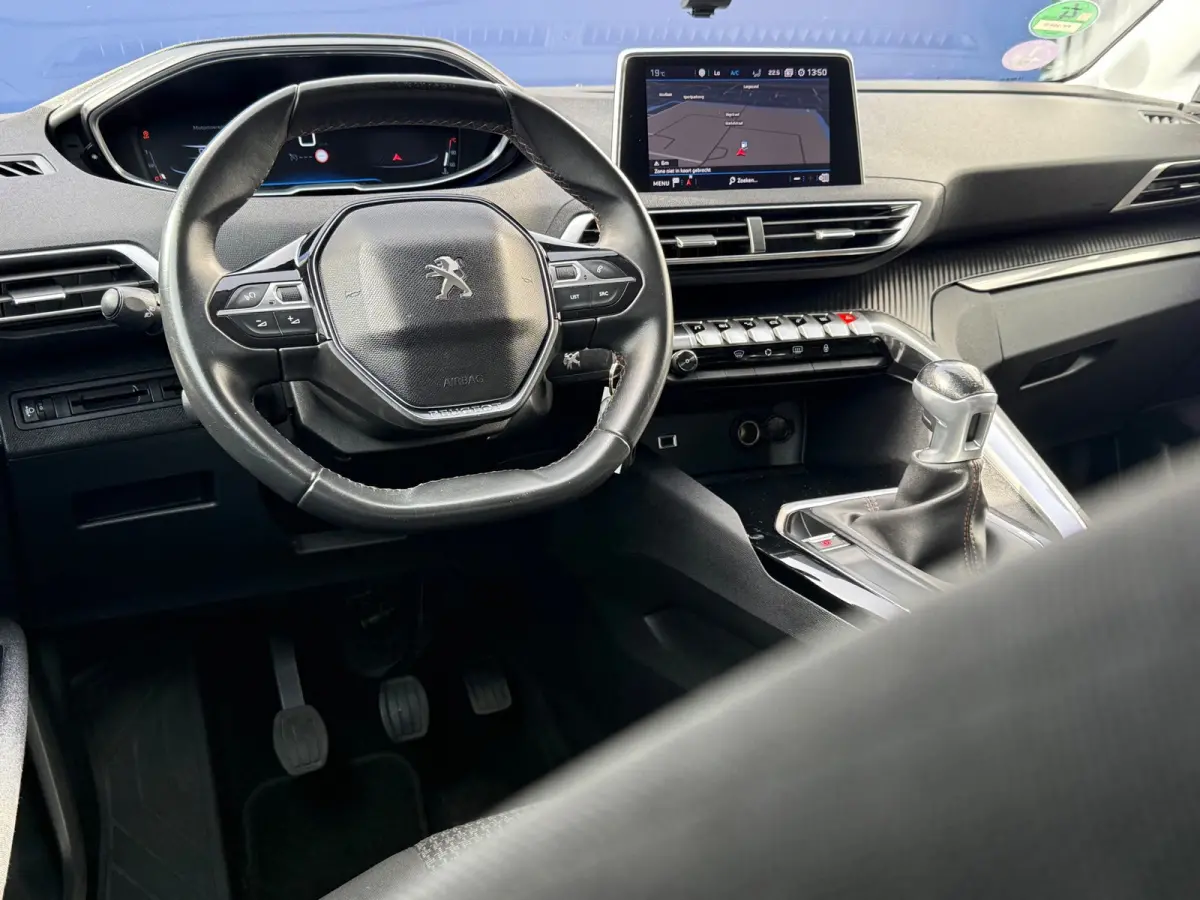 1.2 PureTech Executive DistributieVV,2e Eigenaar,Trekhaak,CarPlay,Camera,Navi,Cruise,Climate,Navi,PDC,N.A.P!