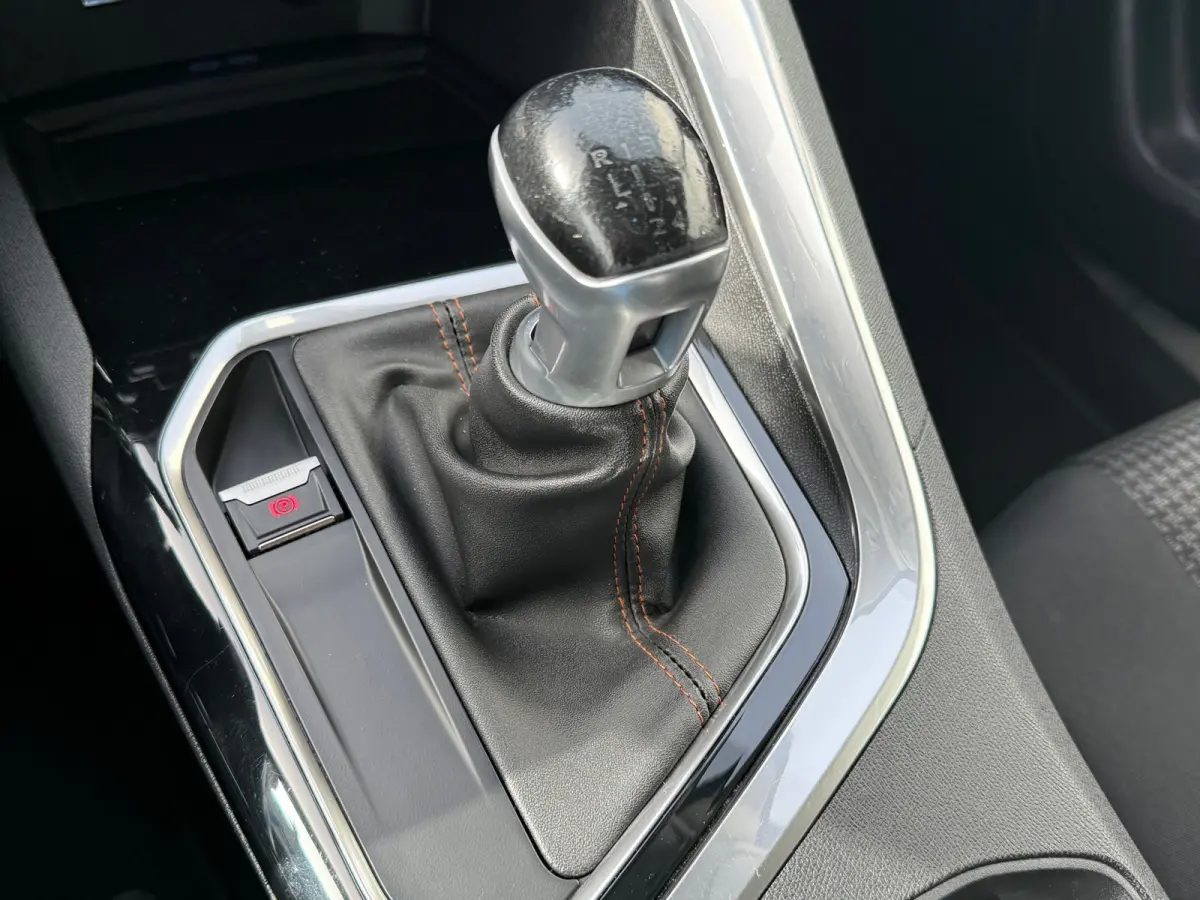 1.2 PureTech Executive DistributieVV,2e Eigenaar,Trekhaak,CarPlay,Camera,Navi,Cruise,Climate,Navi,PDC,N.A.P!