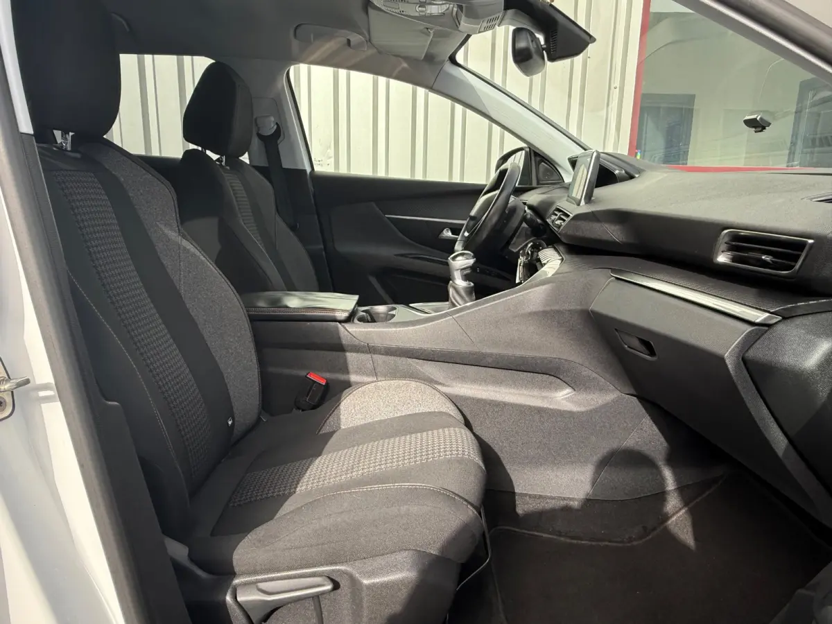 1.2 PureTech Executive DistributieVV,2e Eigenaar,Trekhaak,CarPlay,Camera,Navi,Cruise,Climate,Navi,PDC,N.A.P!