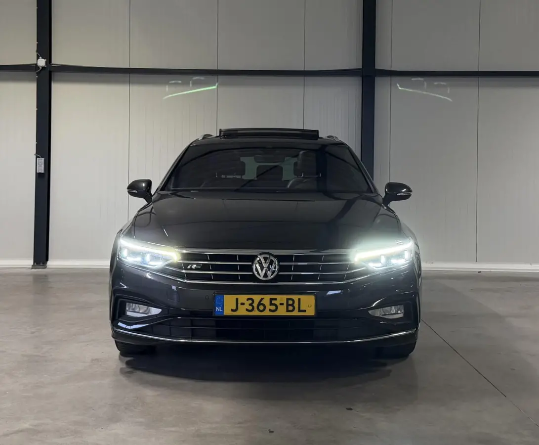 1.6 TDI R-line Pano Virtual Trekhaak Stoelverwarming NAP