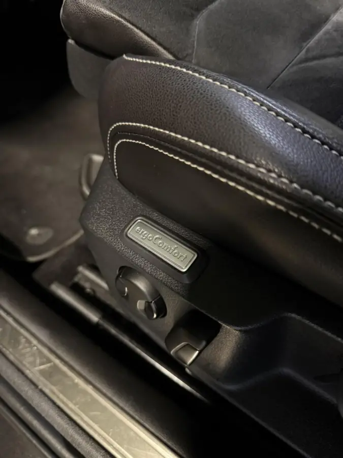 1.6 TDI R-line Pano Virtual Trekhaak Stoelverwarming NAP