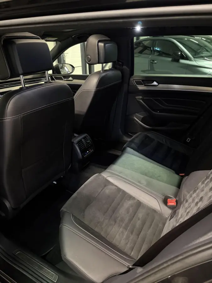 1.6 TDI R-line Pano Virtual Trekhaak Stoelverwarming NAP