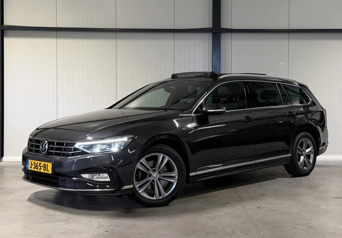 1.6 TDI R-line Pano Virtual Trekhaak Stoelverwarming NAP