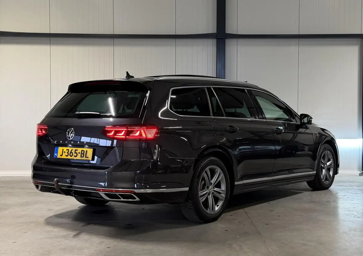 1.6 TDI R-line Pano Virtual Trekhaak Stoelverwarming NAP