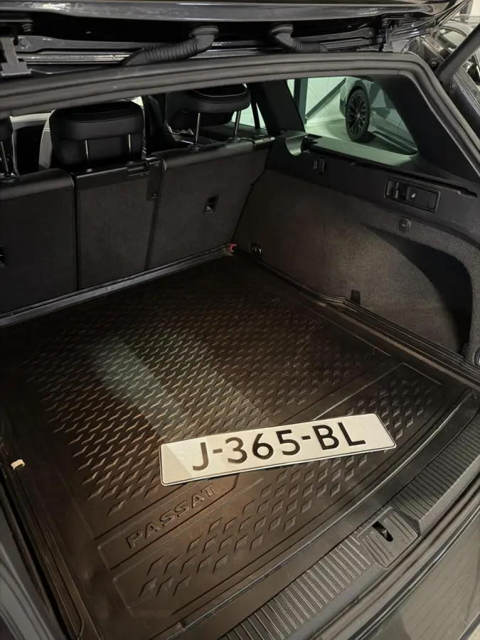 1.6 TDI R-line Pano Virtual Trekhaak Stoelverwarming NAP