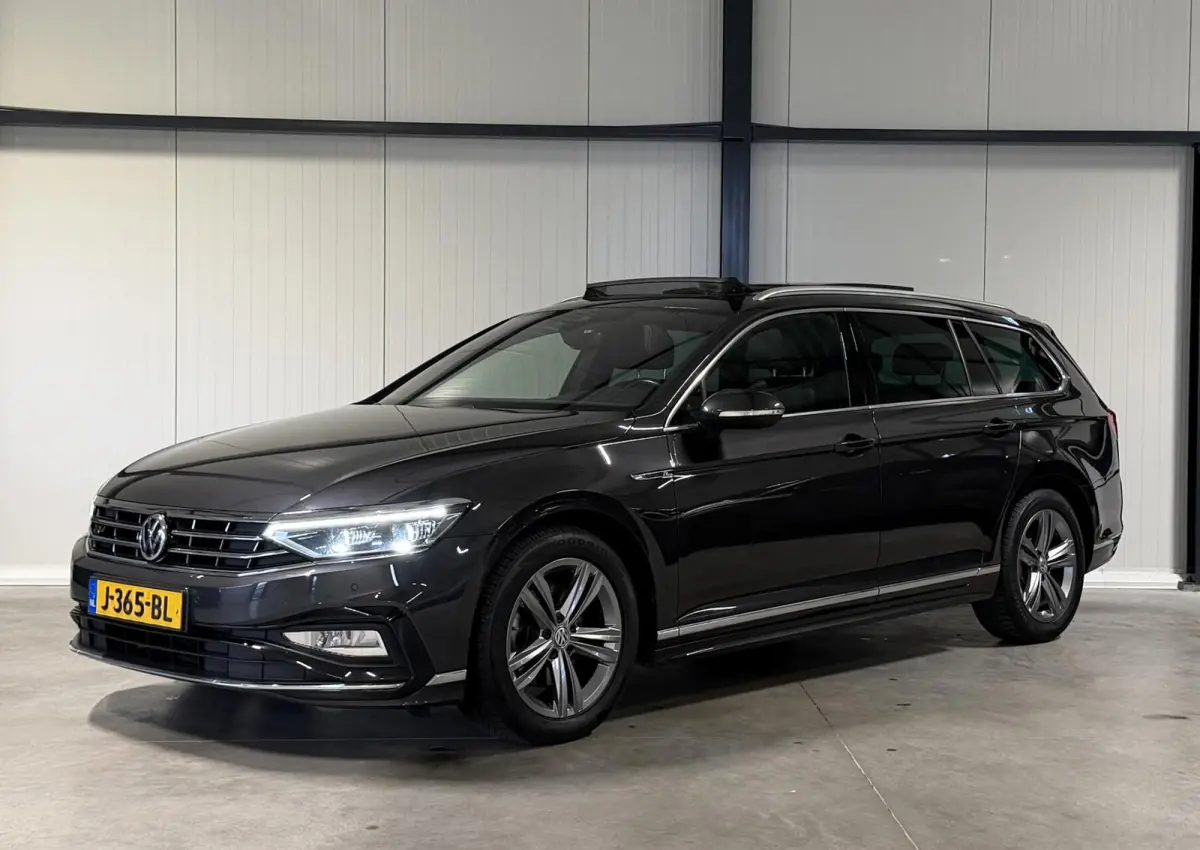 1.6 TDI R-line Pano Virtual Trekhaak Stoelverwarming NAP
