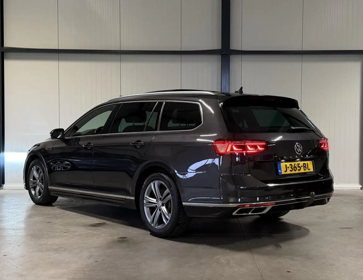 1.6 TDI R-line Pano Virtual Trekhaak Stoelverwarming NAP