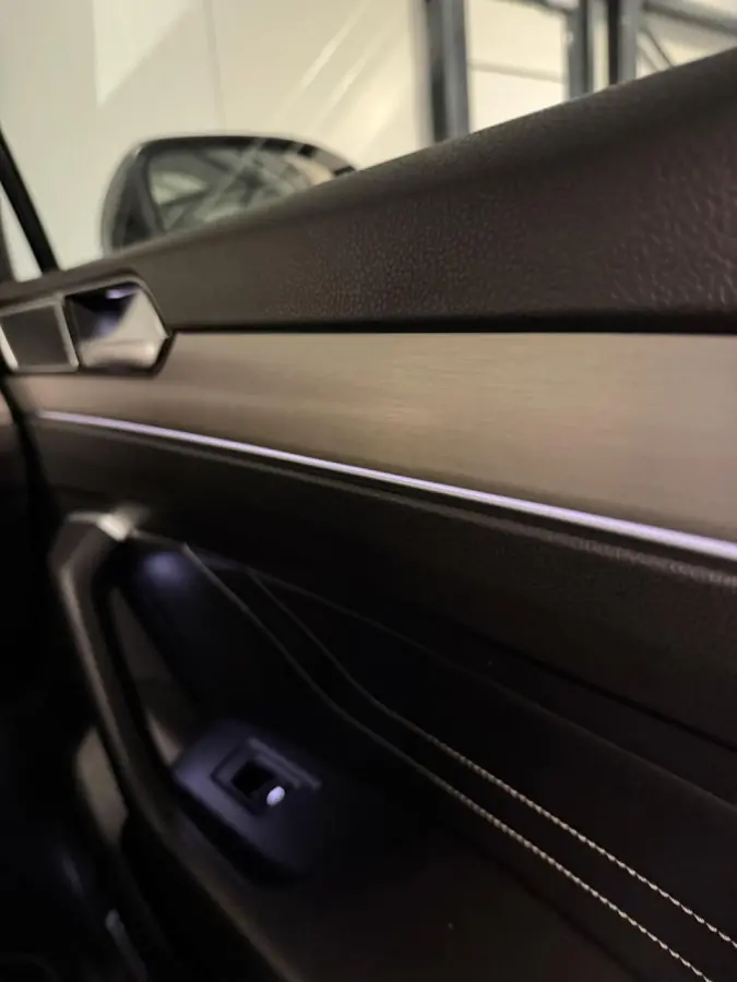 1.6 TDI R-line Pano Virtual Trekhaak Stoelverwarming NAP