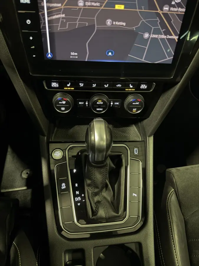 1.6 TDI R-line Pano Virtual Trekhaak Stoelverwarming NAP